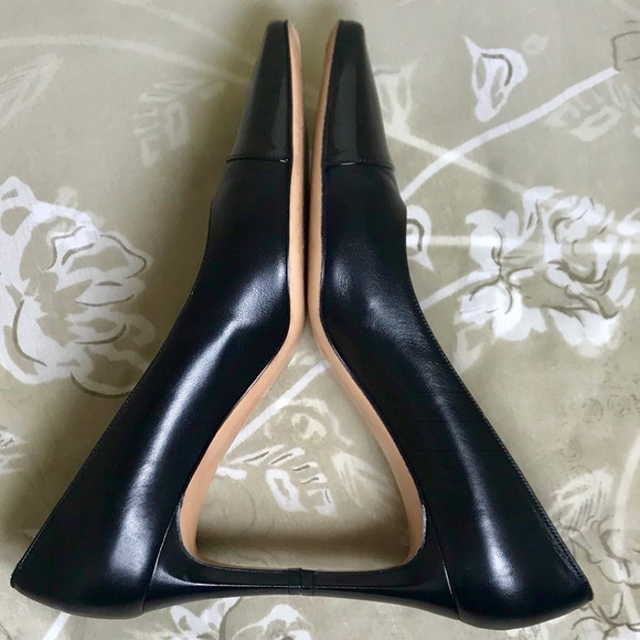 🎉Authentic Salvatore Ferragamo Women’s Leather Cap-toe Heels - Picture 4 of 8